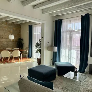 apartament-colon-bcn.topbarcelonahotels.com/